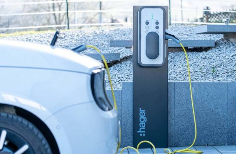 Borne de recharge véhicule électrique de marque HAGER